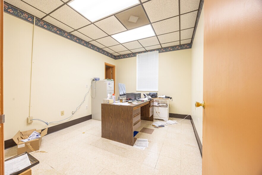 More Photos Of 1226 SW Main Blvd, Lake City Medical For Sale