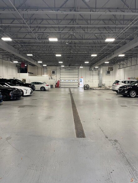 More Photos Of 4800 E Independence Blvd, Charlotte Auto Dealership For Lease