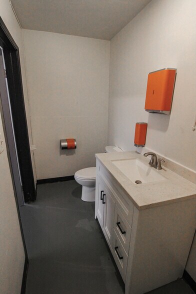 More Photos Of 26081 Bouquet Canyon Rd, Santa Clarita Freestanding For Lease