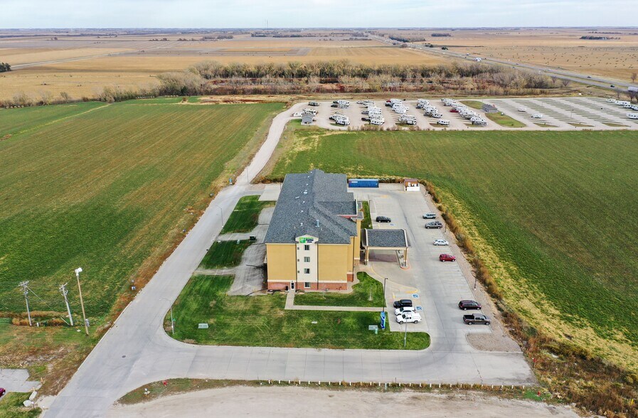More Photos Of 4020 S Grand Ave, York Hospitality For Sale