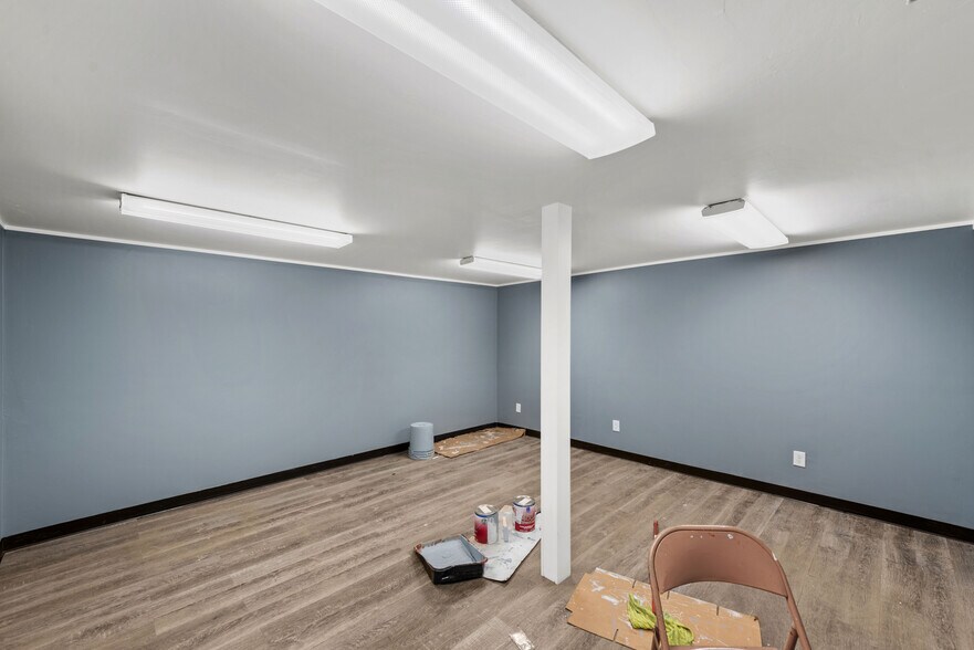 More Photos Of 225 W Lockhart Ave, Coos Bay Warehouse For Sale