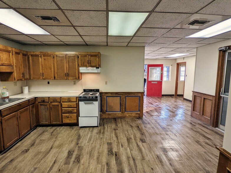 More Photos Of 2706 W 11th St, Little Rock Light Manufacturing For Sale