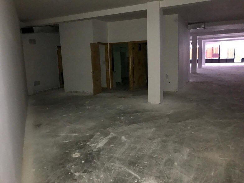More Photos Of 3430 W Diversey Ave, Chicago Coworking Space