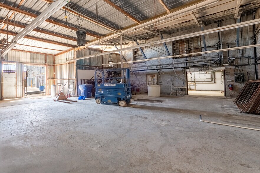More Photos Of 197 E Jefferson Blvd, Los Angeles Warehouse For Sale