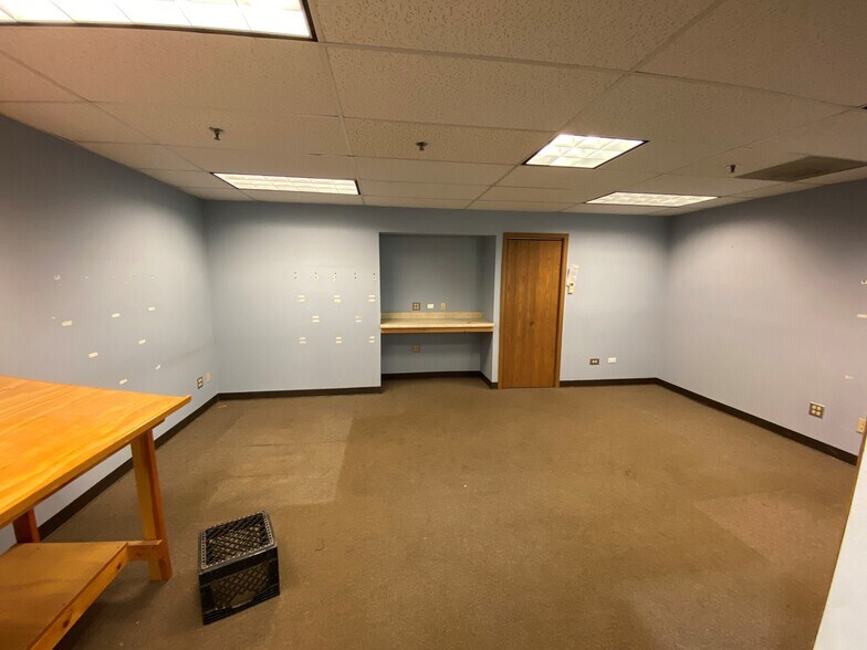 More Photos Of 12549 Holiday Dr, Alsip Warehouse For Lease