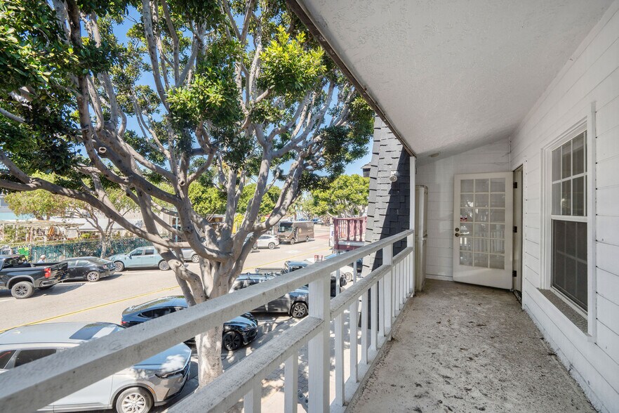 More Photos Of 224 Main St, Seal Beach Storefront For Sale