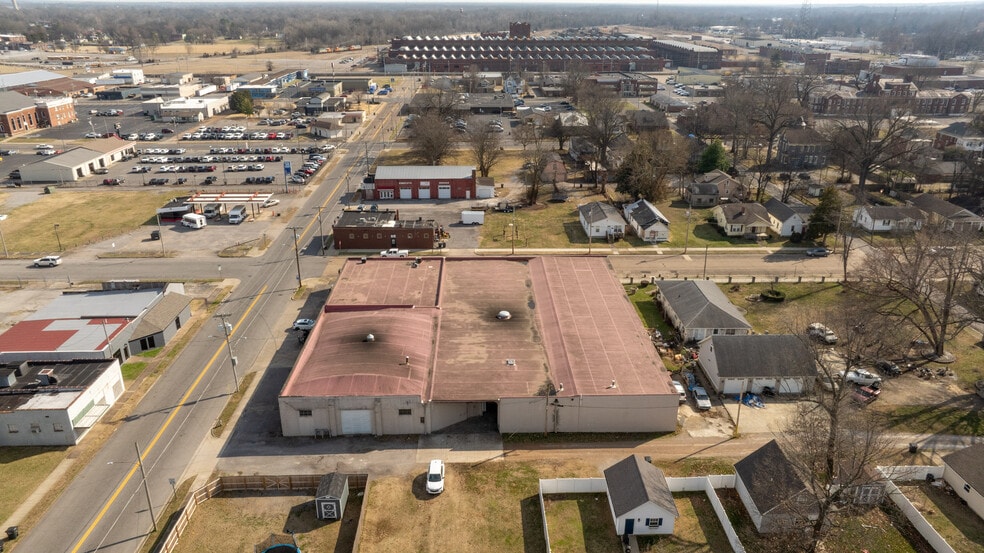 More Photos Of 303 N 13th St, Paducah Light Distribution For Lease