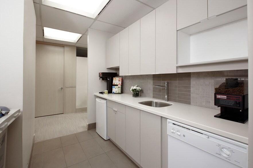 More Photos Of 95 Wellington St W, Toronto Office For Lease