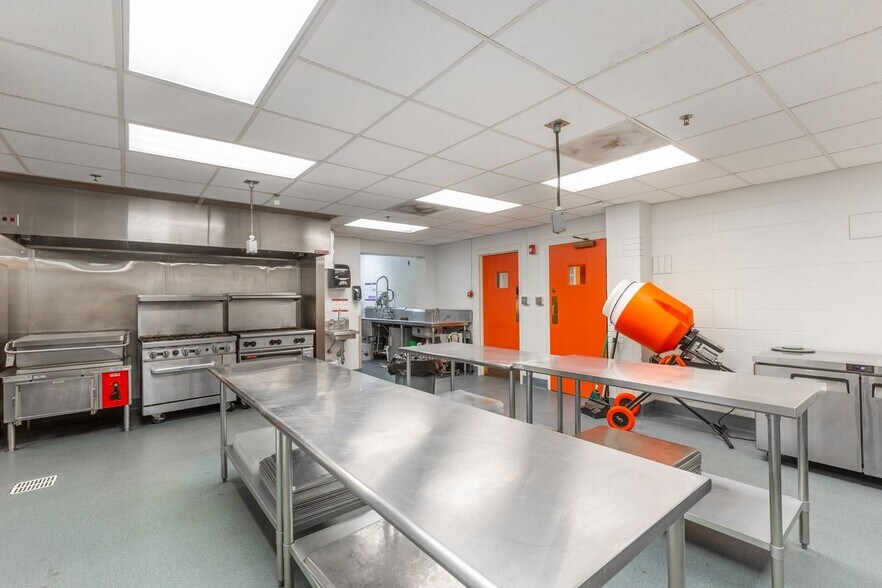 More Photos Of 1500 14th St, Lubbock Religious Facility For Sale