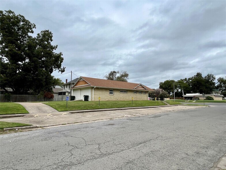 More Photos Of 655 E Okmulgee St, Muskogee Medical For Lease