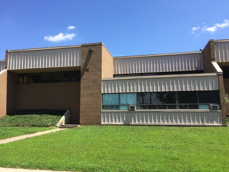 More Photos Of 109 Post Office Rd, Waldorf Flex For Lease