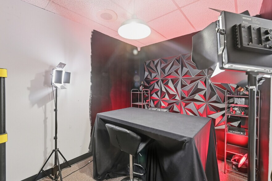 More Photos Of 25 S Lexington Springmill Rd, Mansfield Freestanding For Sale