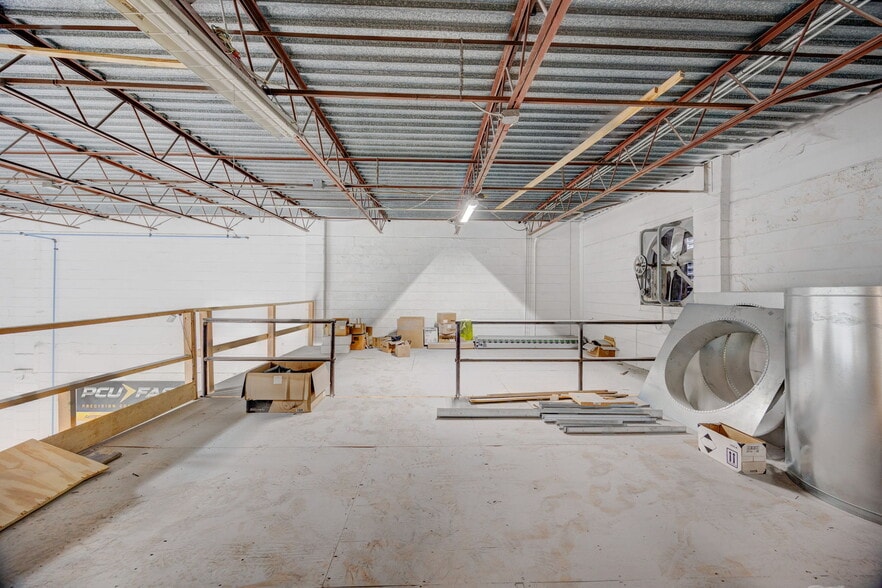 More Photos Of 1001 E Skagway Ave, Tampa Warehouse For Lease