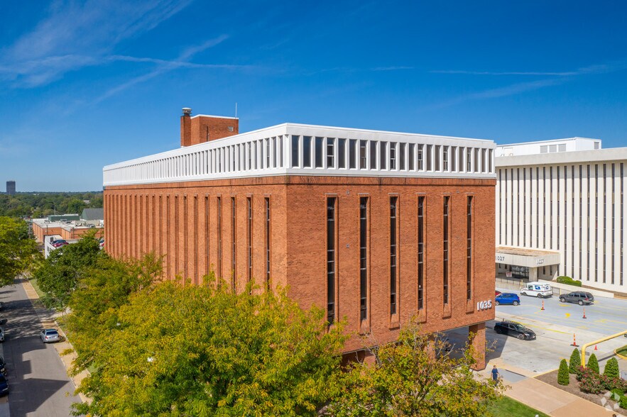 More Photos Of 1035 Bellevue Ave, Richmond Heights Medical For Lease