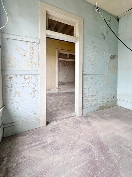 More Photos Of 200 S 3rd St, Leesville Hospitality For Sale