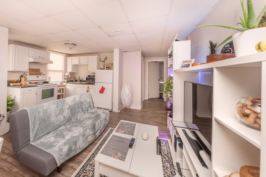 More Photos Of 11 Main St, Kingston Restaurant For Sale