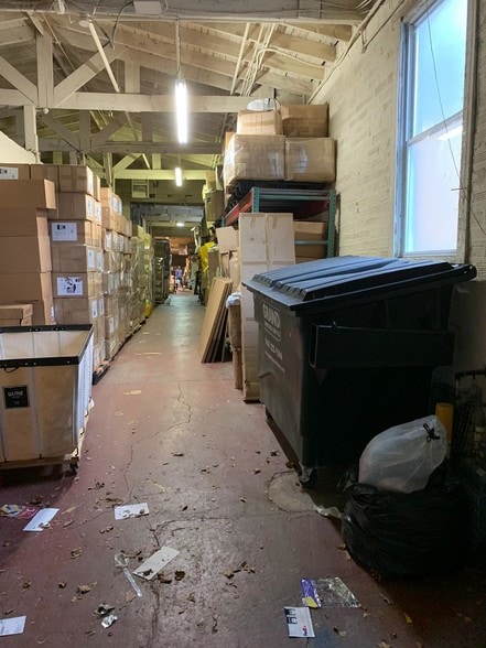 More Photos Of 130 Patterson St, Perth Amboy Light Distribution For Lease