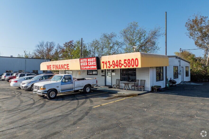 More Photos Of 2606 Shaver St, Pasadena Auto Dealership For Lease