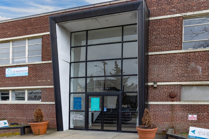 More Photos Of 21 Ryder Pl, East Rockaway Warehouse For Lease