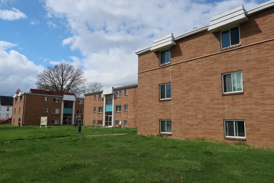 More Photos Of 1833-1845 E 31st St, Lorain Apartments For Sale