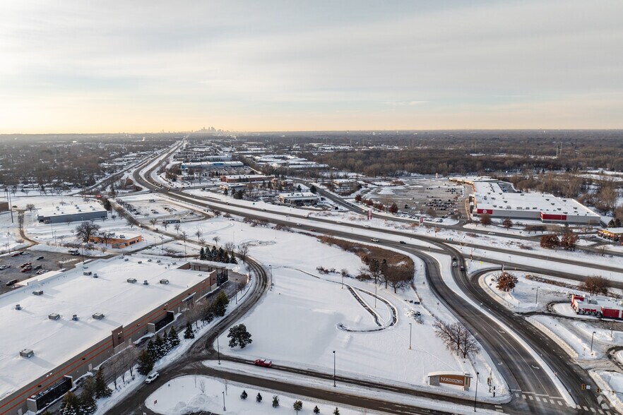 More Photos Of University Ave NE, Blaine Land For Lease