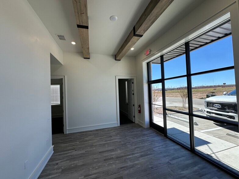 More Photos Of 3203 118th St, Lubbock Light Manufacturing For Lease