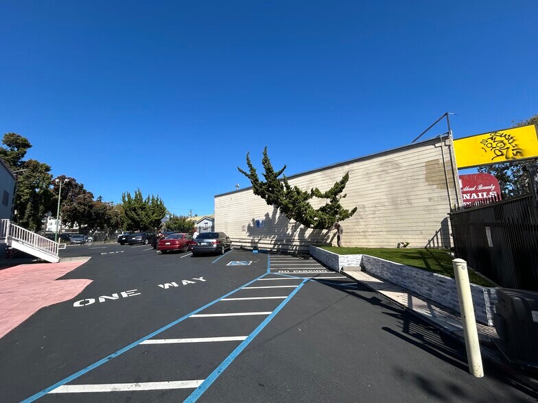 More Photos Of 300 E 18th St, Oakland Freestanding For Sale
