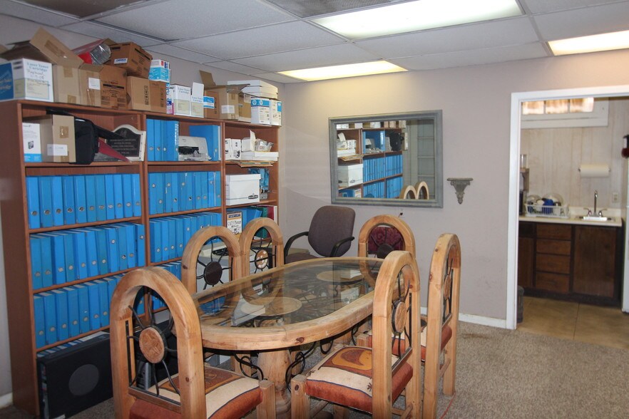 More Photos Of 1543 W Summit Ave, San Antonio Showroom For Sale