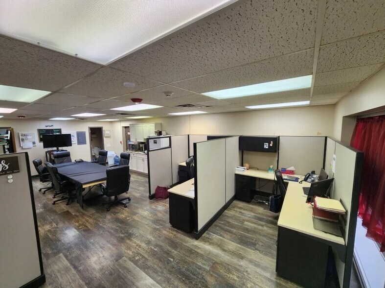 More Photos Of 330 S 5th St, Enid Medical For Lease