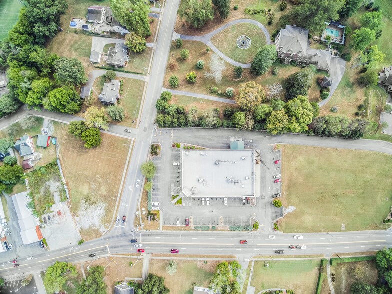 More Photos Of 805 W Madison Ave, Athens Drugstore For Sale