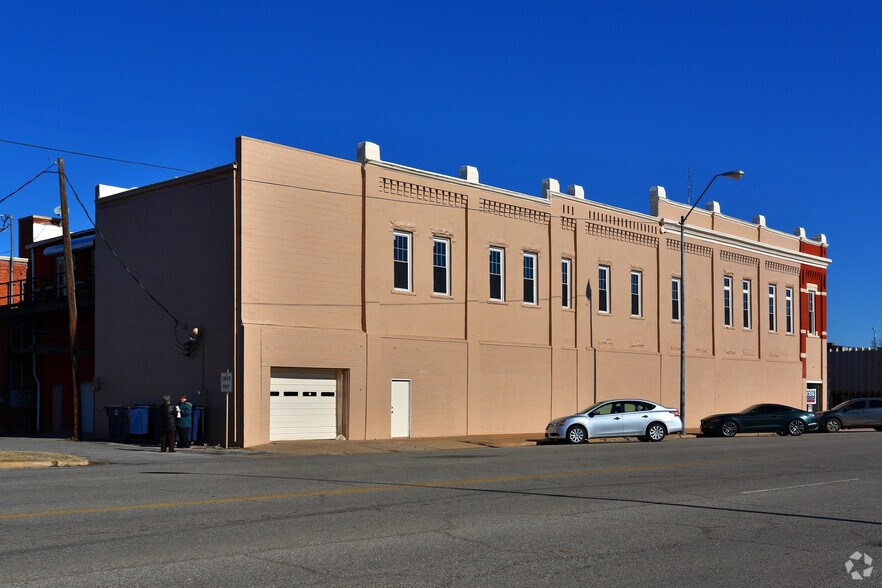 More Photos Of 126 S Independence St, Enid Storefront Retail Office For Lease