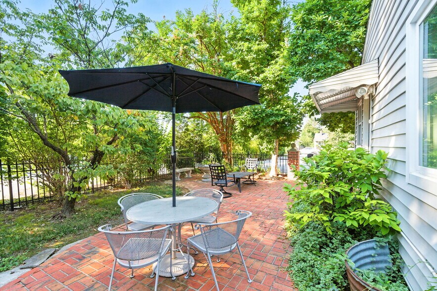 More Photos Of 409 Marquette Dr, Louisville Office For Sale