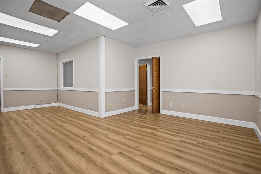 More Photos Of 3213 S Medford Dr, Lufkin Medical For Lease