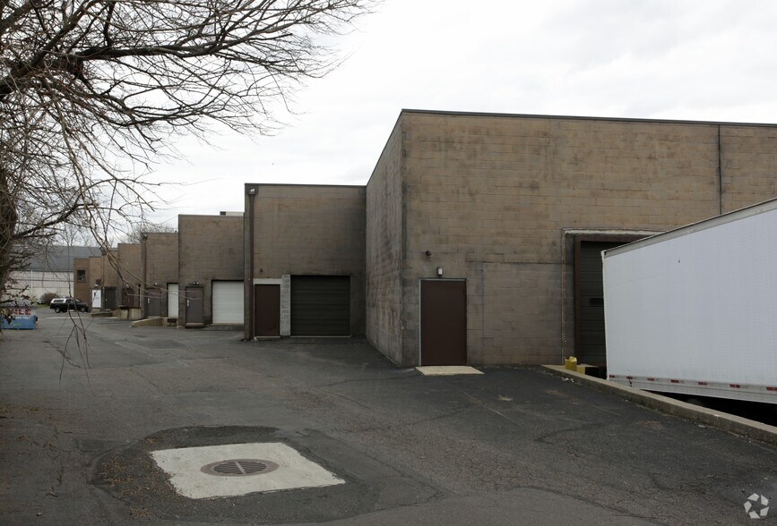 More Photos Of 1300 Industrial Blvd, Southampton Light Distribution For Sale