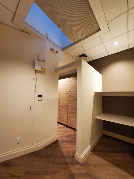 More Photos Of 235 E 58th St, New York Storefront Retail Residential For Sale