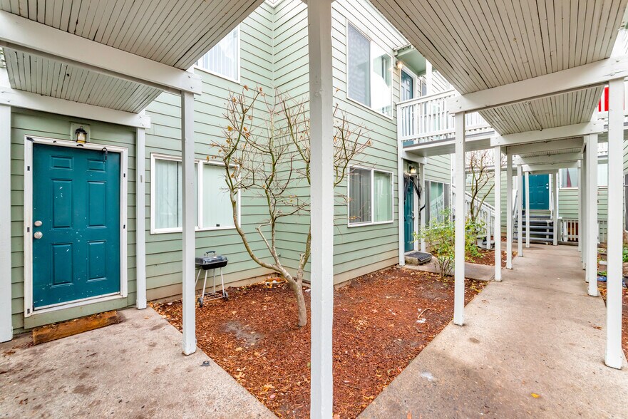 More Photos Of 8415 N Fessenden St, Portland Apartments For Sale