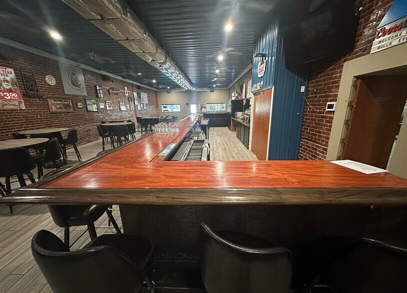 More Photos Of 504 Main St, Varna Restaurant For Sale