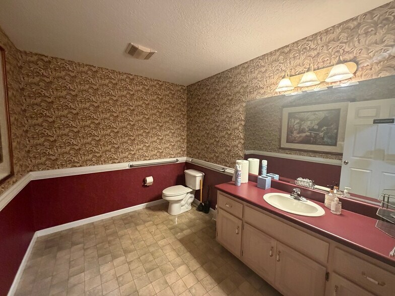 More Photos Of 730 E Second St, Blue Ridge Office For Sale