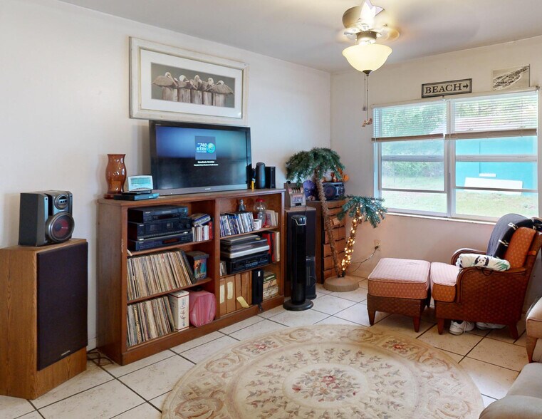 More Photos Of 1481 CR 437, Lake Panasoffkee General Retail For Sale