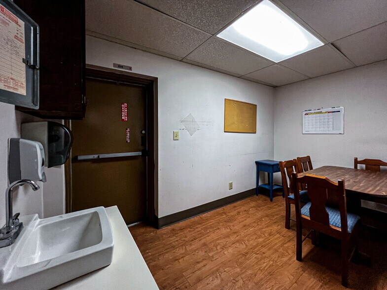 More Photos Of 119 W Lowman St, Mullins Medical For Sale