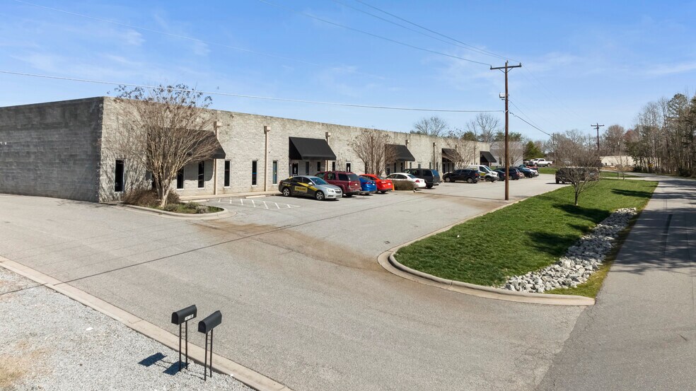 More Photos Of 7471-7473 Hagers Hollow Dr, Denver Warehouse For Lease