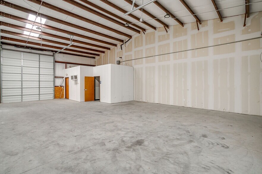 More Photos Of 1150 Blue Mound Rd W, Haslet Warehouse For Lease