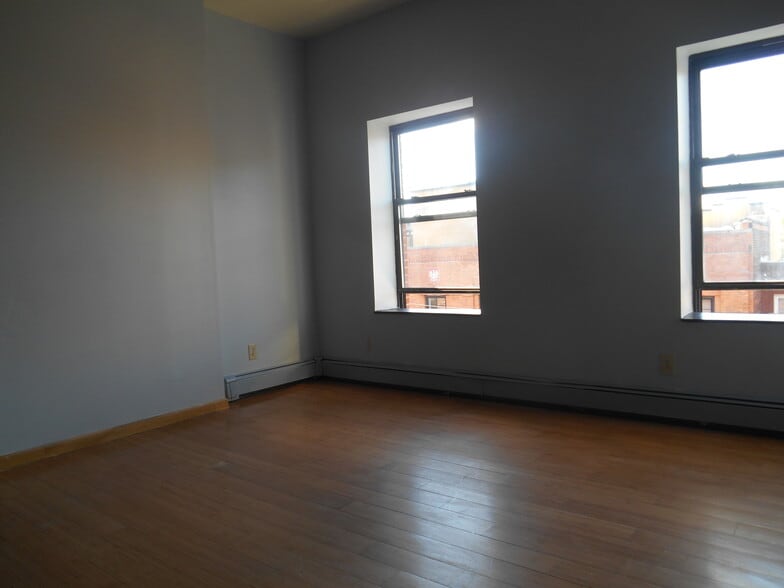 More Photos Of 358 Grove St, Jersey City Storefront Retail Residential For Lease