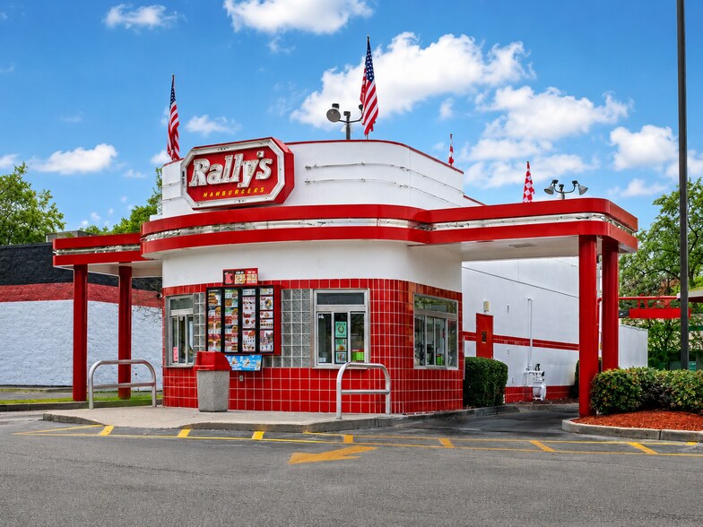 Primary Photo Of 609 E State St, Fremont Fast Food For Sale
