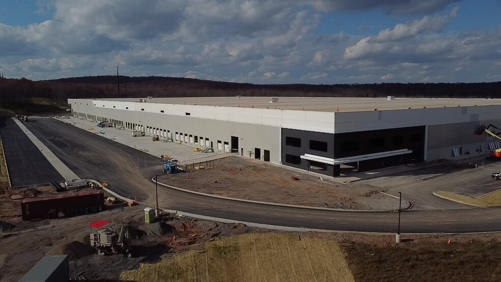 More Photos Of Route 940, Blakeslee Distribution For Lease