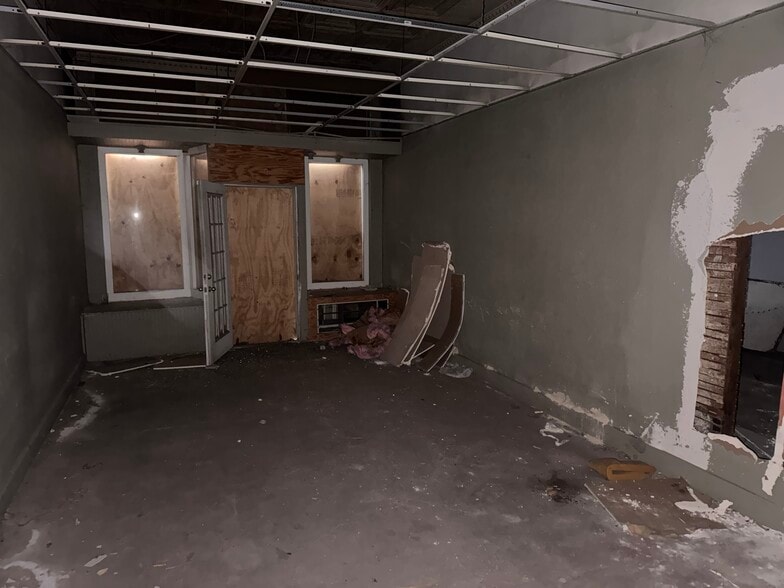 More Photos Of 369-371 S Central Ave, Columbus Bar For Sale