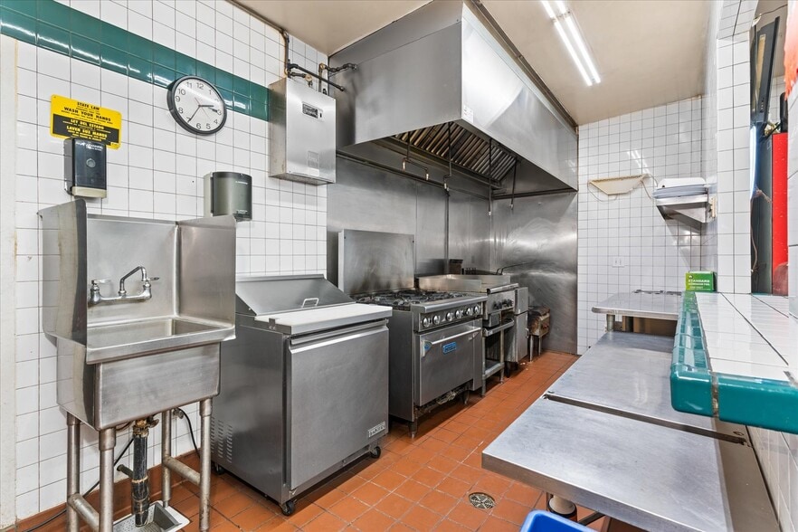 More Photos Of 10448 CA-99, Live Oak Supermarket For Sale