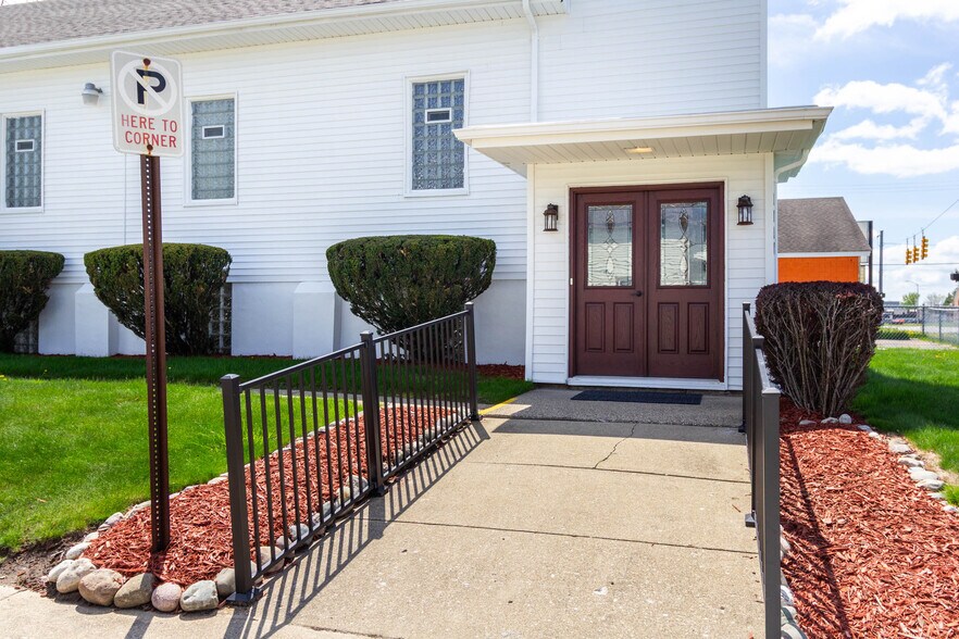 More Photos Of 1196 Joslyn Ave, Pontiac Religious Facility For Sale