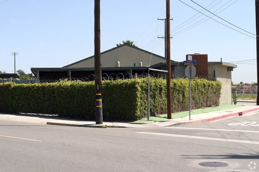 More Photos Of 1711 E 20th St, Signal Hill Service For Sale