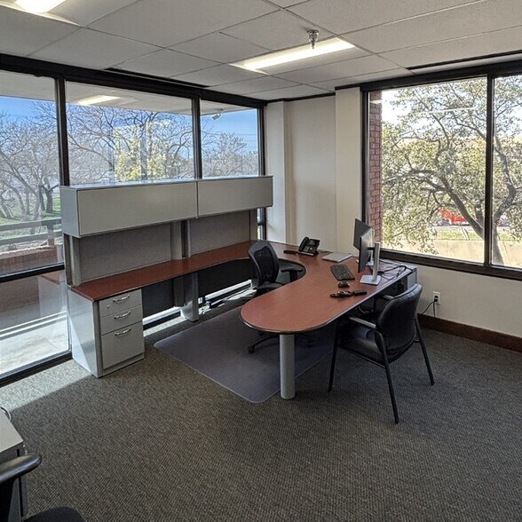 More Photos Of 8737 King George Dr, Dallas Office For Lease